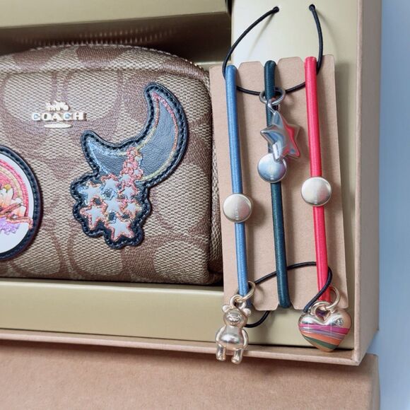 Coach C6996 Boxed Mini Cosmetic Case Hair Ties Disco Patches Heat Bear Gift Set - Picture 3 of 16